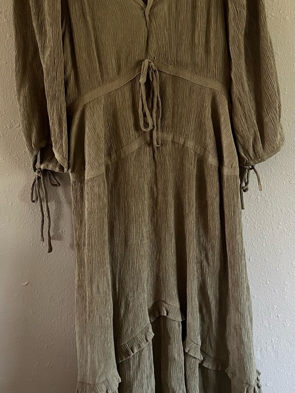 &merci Olive Green Plisse Crinkled Midi Dress V-Neck Tie Sleeve Boho Medium